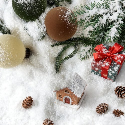 Fake Snow | 320g (12oz) Artificial Snow Flakes - Perfect for Christmas Tree Decor & Crafts