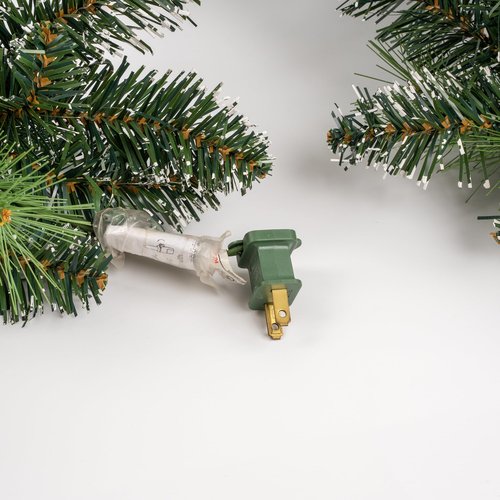 crsmatts Pre-Lit Christmas Garland, Artificial Holiday Garland with 50 Plug-in Lights, Pine Cone Decorations for Fireplace Mantel, Stairs, Windows, Indoor Outdoor 9FT