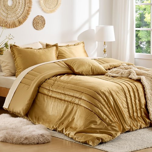 MUSSEL Bedding Comforter Set Queen Size 3 Pieces-Luxury Shiny Gold Striped Lightweight Bedroom Comforter Queen Size,Soft Velvet Bed Set with 2 Shams