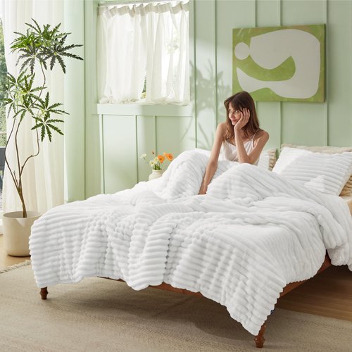 Bedsure Queen Comforter Set - GentleSoft™ 3 Pieces Fluffy Double-Side Fleece Comforter Set, Cozy Striped Room Decor Aesthetic, Luxury Bright White Bedding Queen Size with 2 Pillowcases, 90x90 Inches