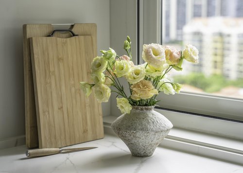 CozyWel Rustic Farmhouse Textured Ceramic Vase, Handcrafted Distressed White Pottery Flower Vase for Centerpiece, Decorative Vases for Living Room, Kitchen, Bedroom, Office Decor, Gift & Weddings