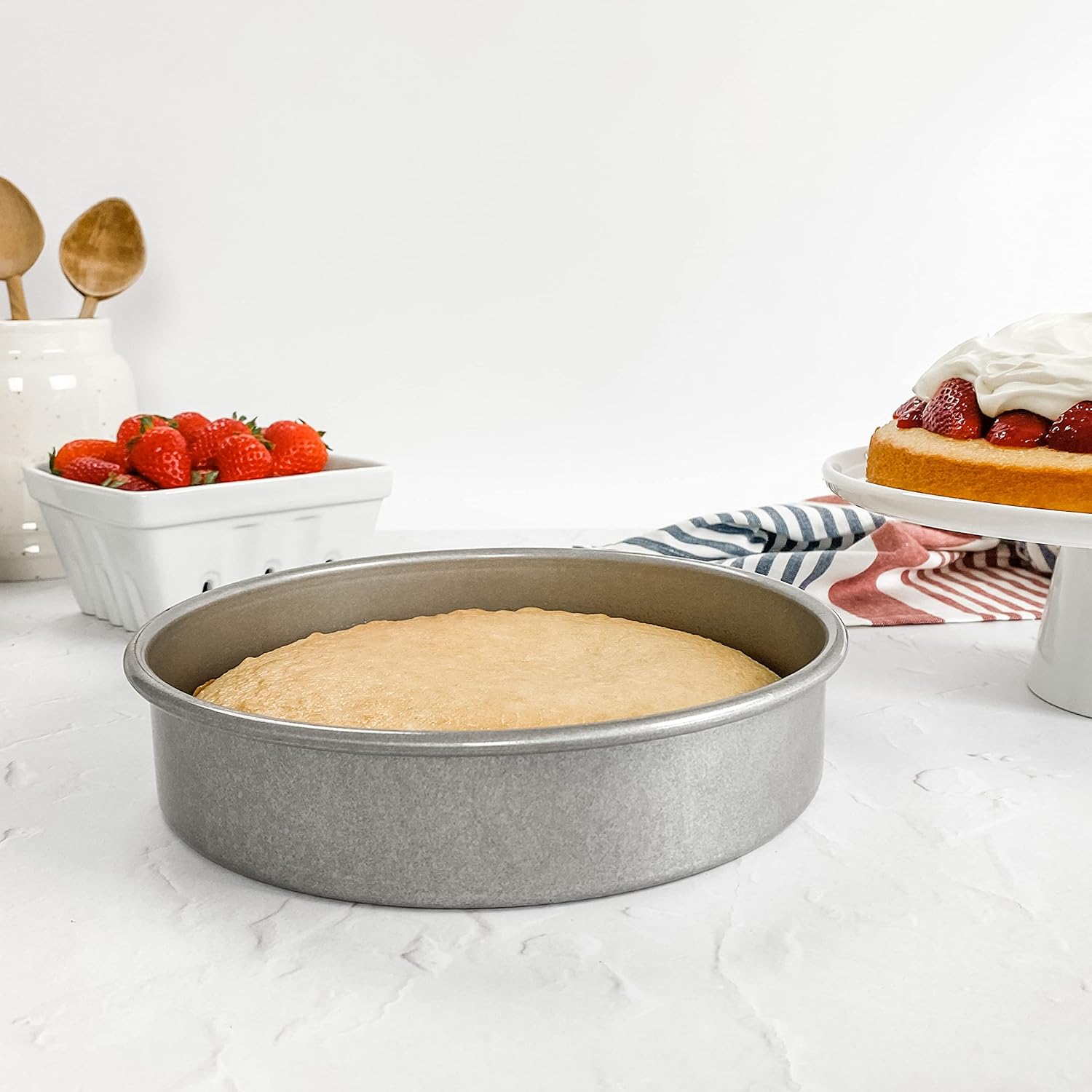 USA Pan Bakeware 9-Inch Round Cake Pan - Nonstick Quick Release Coating, Durable Aluminized Steel