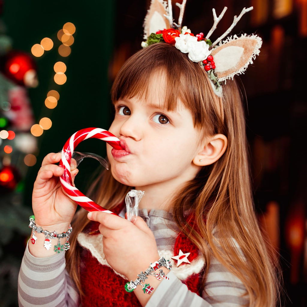 Christmas Advent Calendar Bracelets 2026 for Girls, 24 Days Xmas Countdown DIY Jewelry Kit with 22 Charm Beads and 2 Adjustable Bracelets Gift for Kids Teens Women