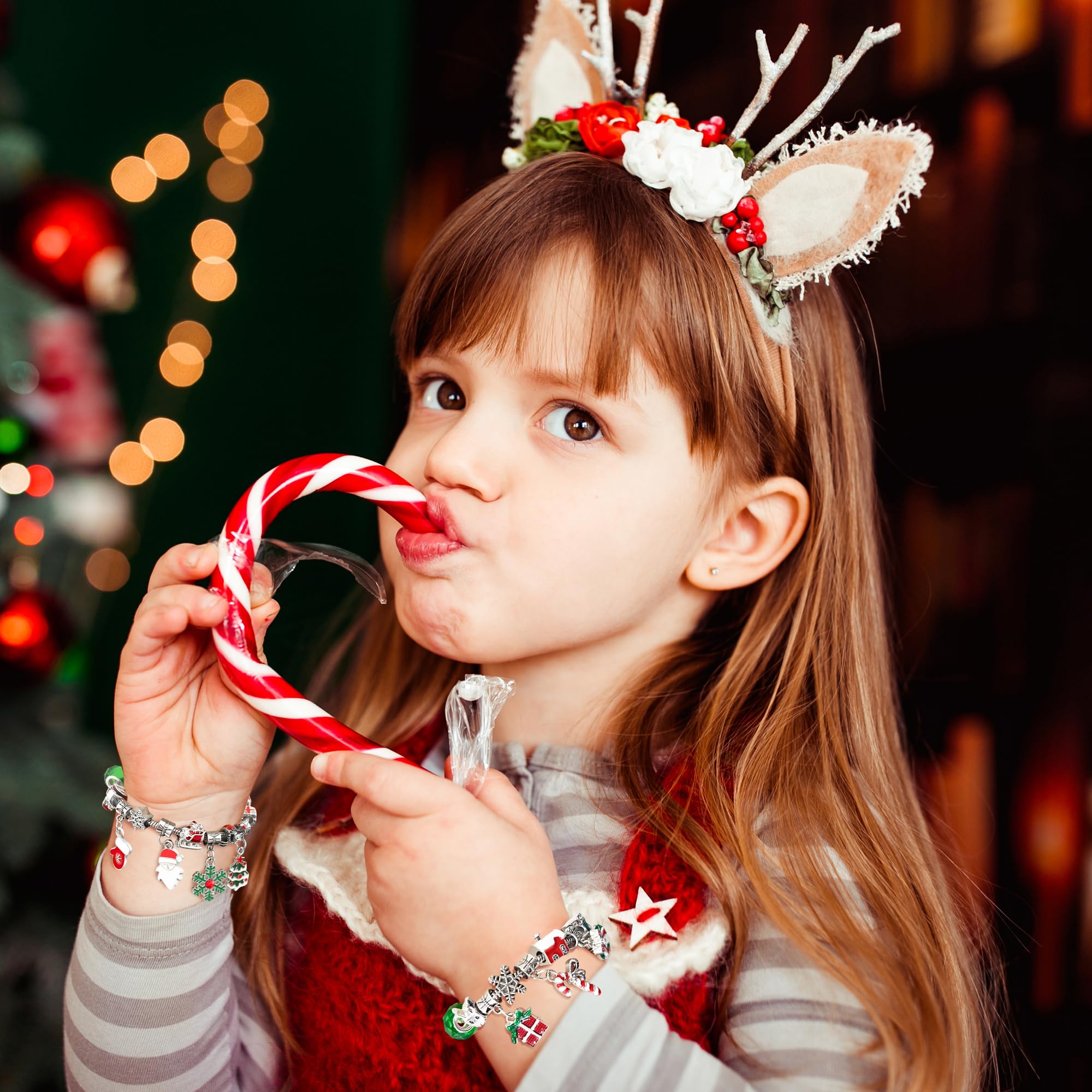 Christmas Advent Calendar Bracelets 2026 for Girls, 24 Days Xmas Countdown DIY Jewelry Kit with 22 Charm Beads and 2 Adjustable Bracelets Gift for Kids Teens Women