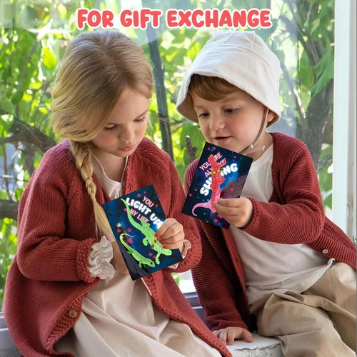 euoloar 28 Pack Valentines Day Cards with Glow in the Dark Lizards Toys for Gifts Party Favor, Bulk Valentine Gift for Kids, Classroom Exchange Prize, Valentine’s Greeting Cards