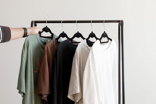 IRIS USA Clothes Rack for Hanging Clothes with Bottom Wood Shelf, Freestanding Clothing Rack, Easy to Assemble Garment Rack, Metal, Sturdy Design, Multipurpose, Small Space Storage Solution, Black