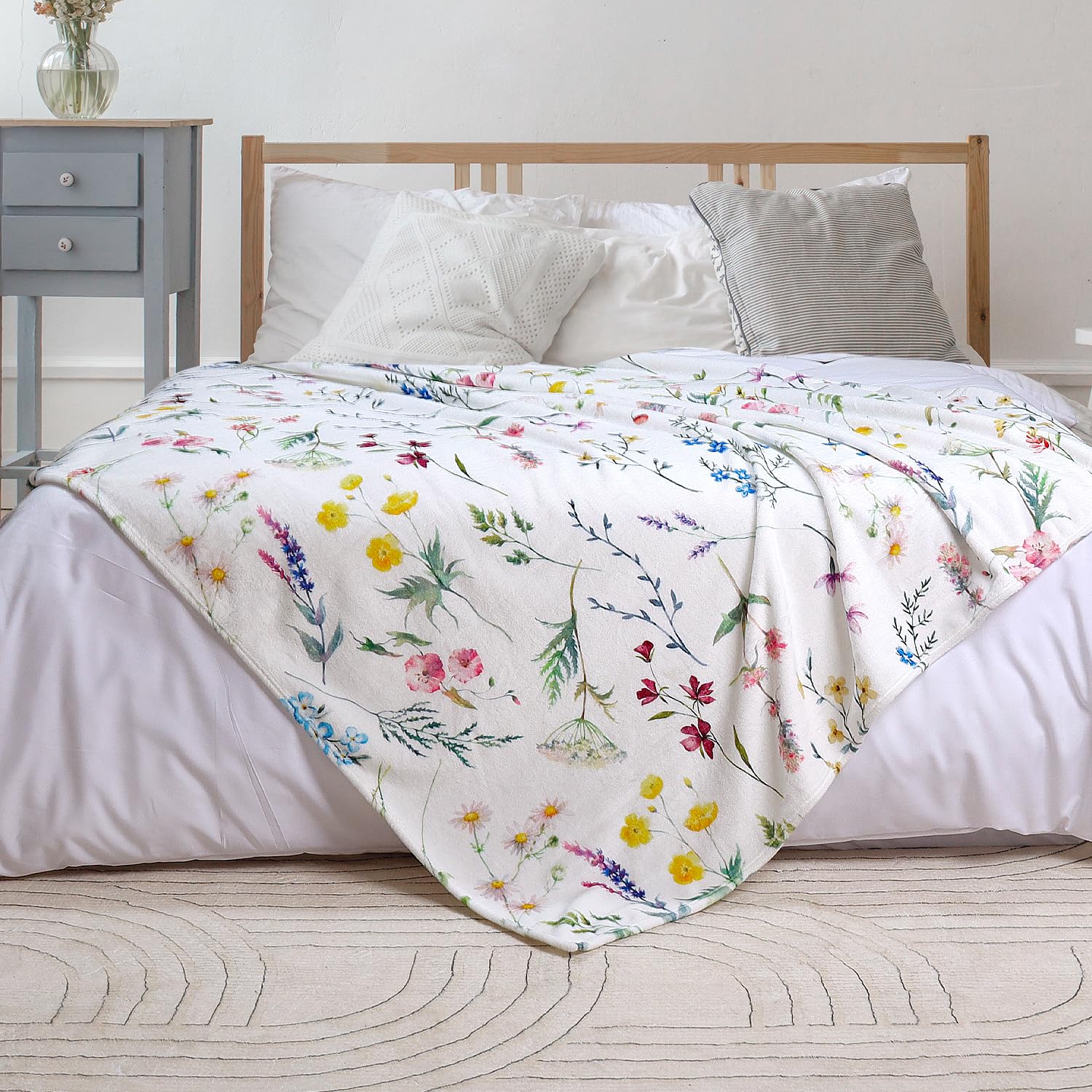 Floral Throw Blanket Wildflowers Throw Blankets Plant Floral Fleece Blankets Soft Warm Cozy Blanket Plush Throws Blankets Flower Decorative Blanket for Home Sofa Bedding 50" x 60"