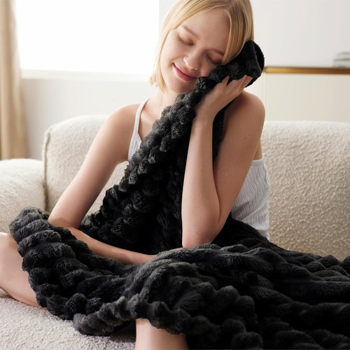 Bedsure GentleSoft Fleece Blanket - Cozy Black Throw for Couch, Perfect 50x70 Inches Size