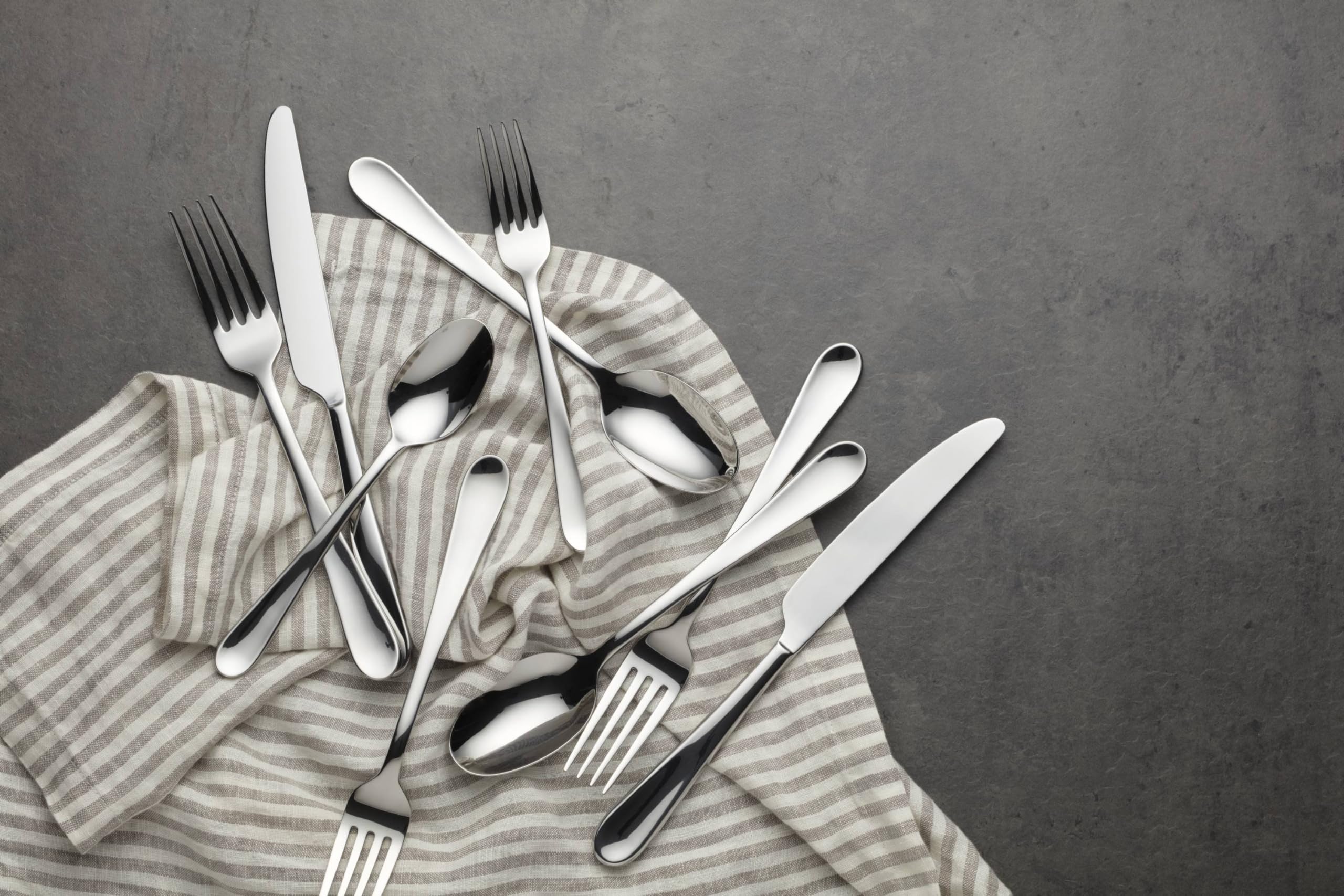 Oneida Silverware Set, Grant 20 Piece Everyday Flatware Set, Service For 4, 18/0 Stainless Steel, Dishwasher Safe, Knives Spoons And Forks Set, Dishwasher Safe, Home And Kitchen (Silver, 20 Pieces)