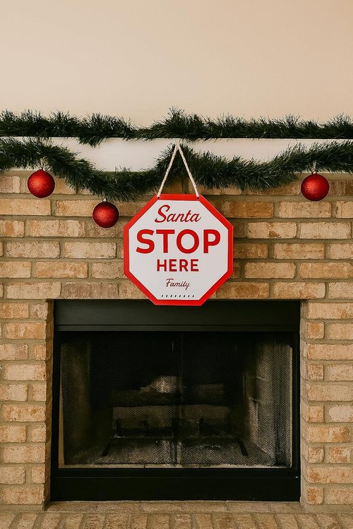 Christmas Santa Please Stop Here Sign - Wooden Front Door Hanger for Holiday Home Decor