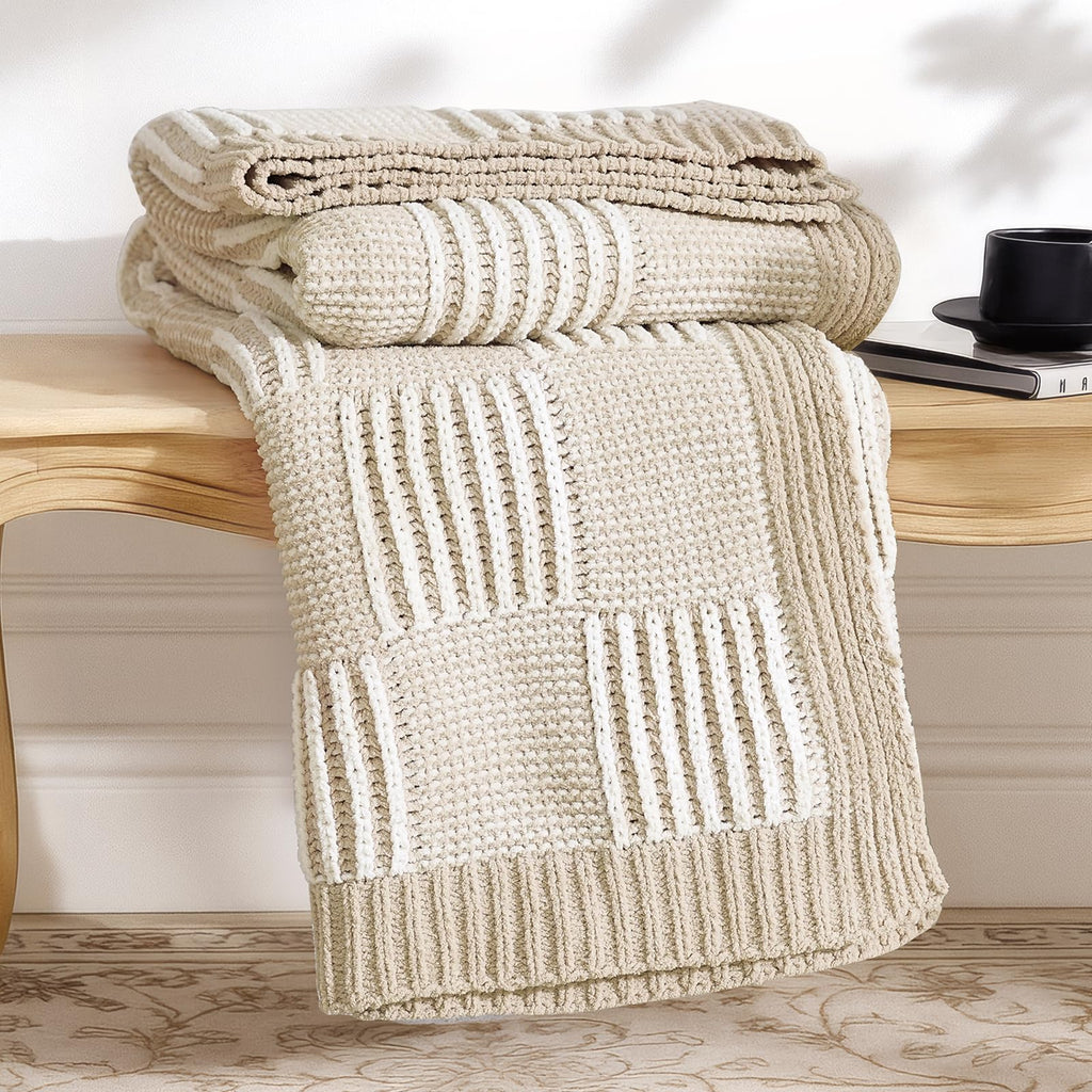 Amélie Home Knit Throw Blanket, Soft Chenille Cozy Breathable Dual Tone Checkered Chunky Decorative Blanket for Couch, Bed & Sofa, French-Inspired Lightweight Warm Gift for Women, Beige, 50"x60"
