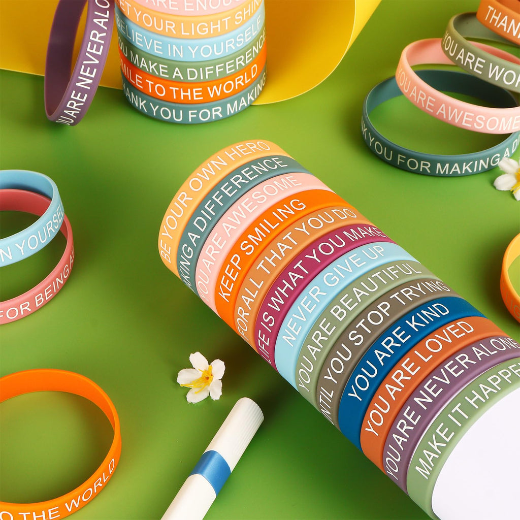 VICROIC 30 PCS Motivational Quote Silicone Bracelets, Inspirational Rubber Wristbands, Colorful Inspiring Silicone Bracelets for Office Classroom Rewards Gifts Party Favors Supplies