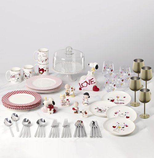 Lenox Dinnerware Set, Snoopy Valentine's Day Accent Plates Set, Service For 4, Porcelain Plates With 24K Gold Accents, Dishwasher And Microwave Safe, Dishes, Home And Kitchen (Assorted, 4 Pieces)
