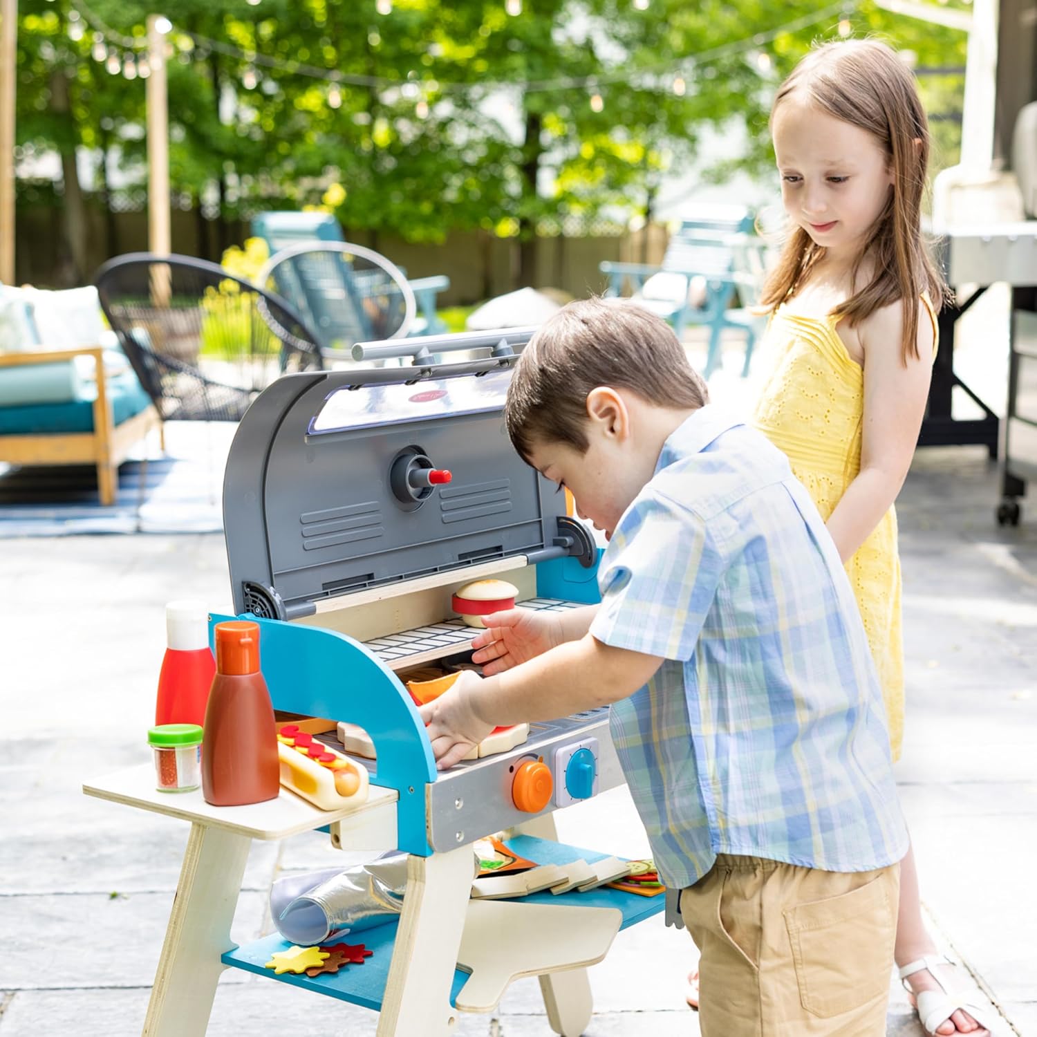 Melissa & Doug Deluxe Wooden Barbecue Grill & Smoker | Kids Play Kitchen Set with Toy Food - FSC Certified