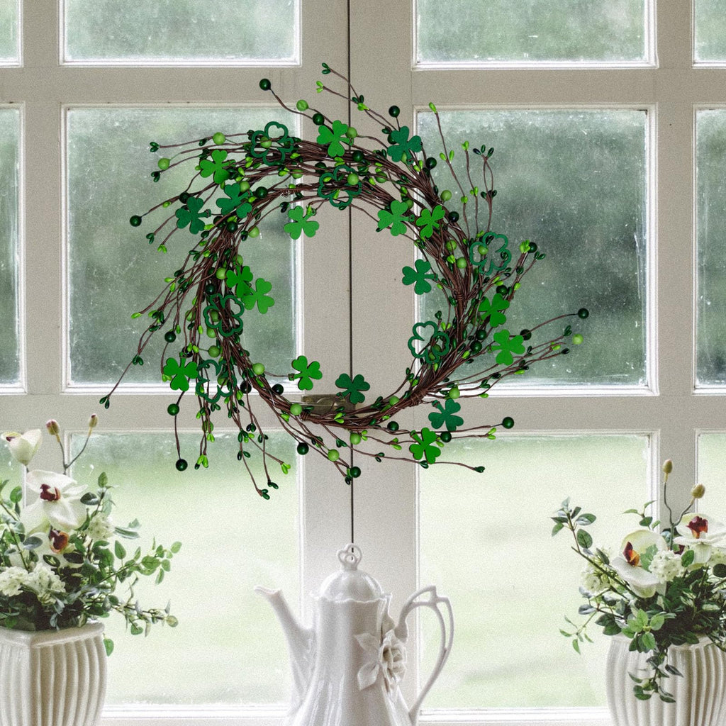 1 Pcs St Patricks Day Garland 5ft, Shamrock Garland, St Patrick's Day with Green Light, St. Patrick's Day Decorations Saint Patricks Irish Decor for Table Mantle Indoor Home