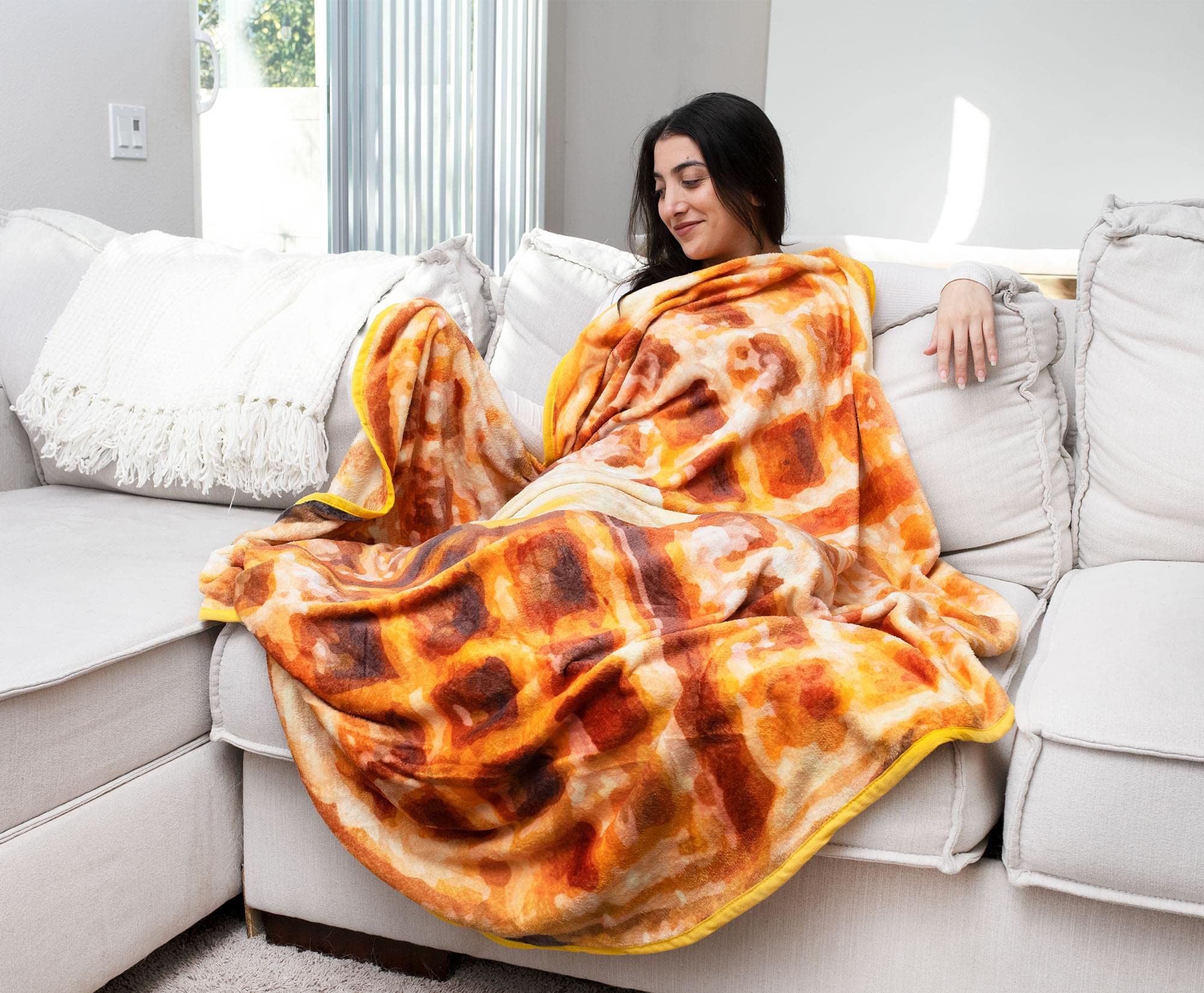 Waffle Round Fleece Throw Blanket, Realistic Breakfast Food Wrap Blanket | Plush Soft Polyester Cover For Sofa and Bed, Cozy Home Decor Room Essentials | Funny Novelty Gift For Teens, Kids | 60 Inches