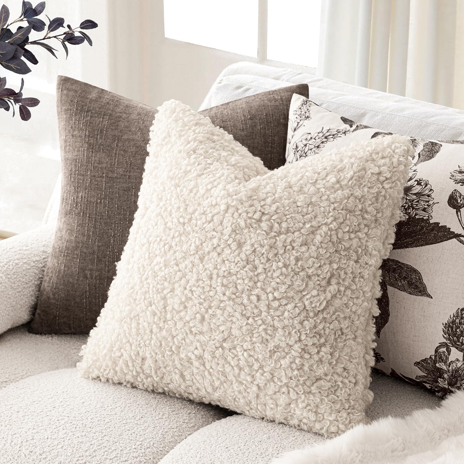 Foindtower 2 Pieces 20x20 Inch Cream Beige, Faux Fur Throw Pillow Cover Accent Sherpa Furry Pillow Covers Fuzzy Soft Pillowcases Cozy Sheepskin Decorative Fleece Cushion Case for Bed Couch Living Room