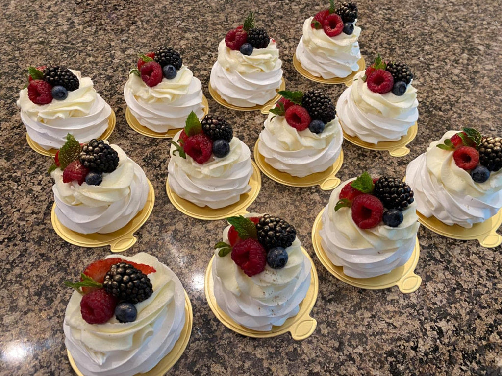 100pcs Mini Golden Cake Boards Round and Square Mousse Cupcake Base Paper Plates Dessert Board Circle Base for Cake DIY, Baking Dessert Party Wedding Birthday