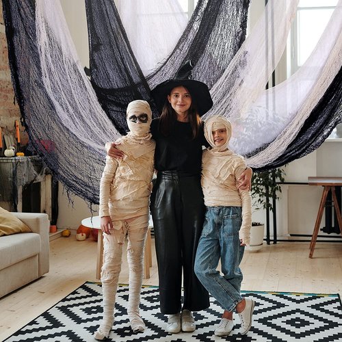 Alpurple 8 PCS Halloween Creepy Cloth Decoration, 30 x 72 Inch Black Spooky Giant Cheesecloth, Freaky Loose Weave Creepy Cloth Fabric Scary Spooky for Halloween Party Decoration (4 Black + 4 White)