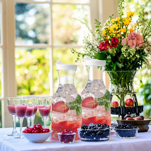 Reallnaive 30 Packs Plastic Carafe with Lids, 34 oz Clear Mimosa Juice Containers, Acrylic Beverage Carafe Pitcher Drink Containers for Fridge Outdoor Iced Tea Juice Party Mimosa Bar (Stylish)