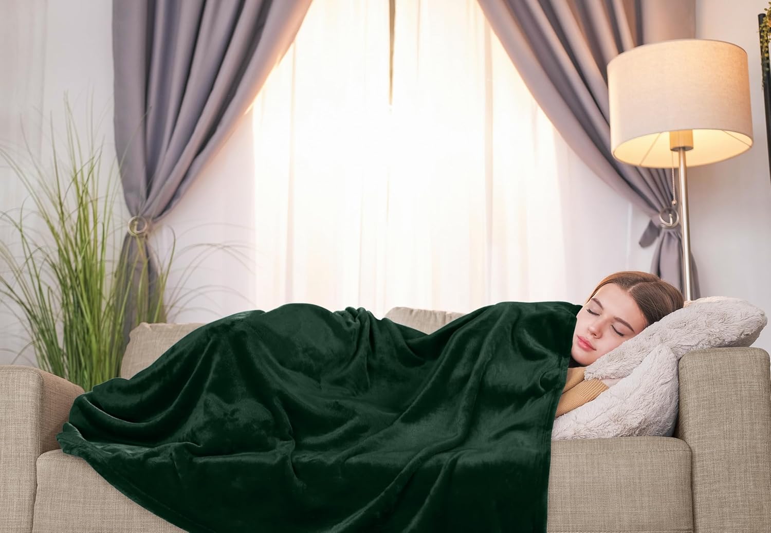 Utopia Bedding Fleece Blanket - Luxury Anti-Static Soft Microfiber Throw | Forest Green, 50x60 Inch