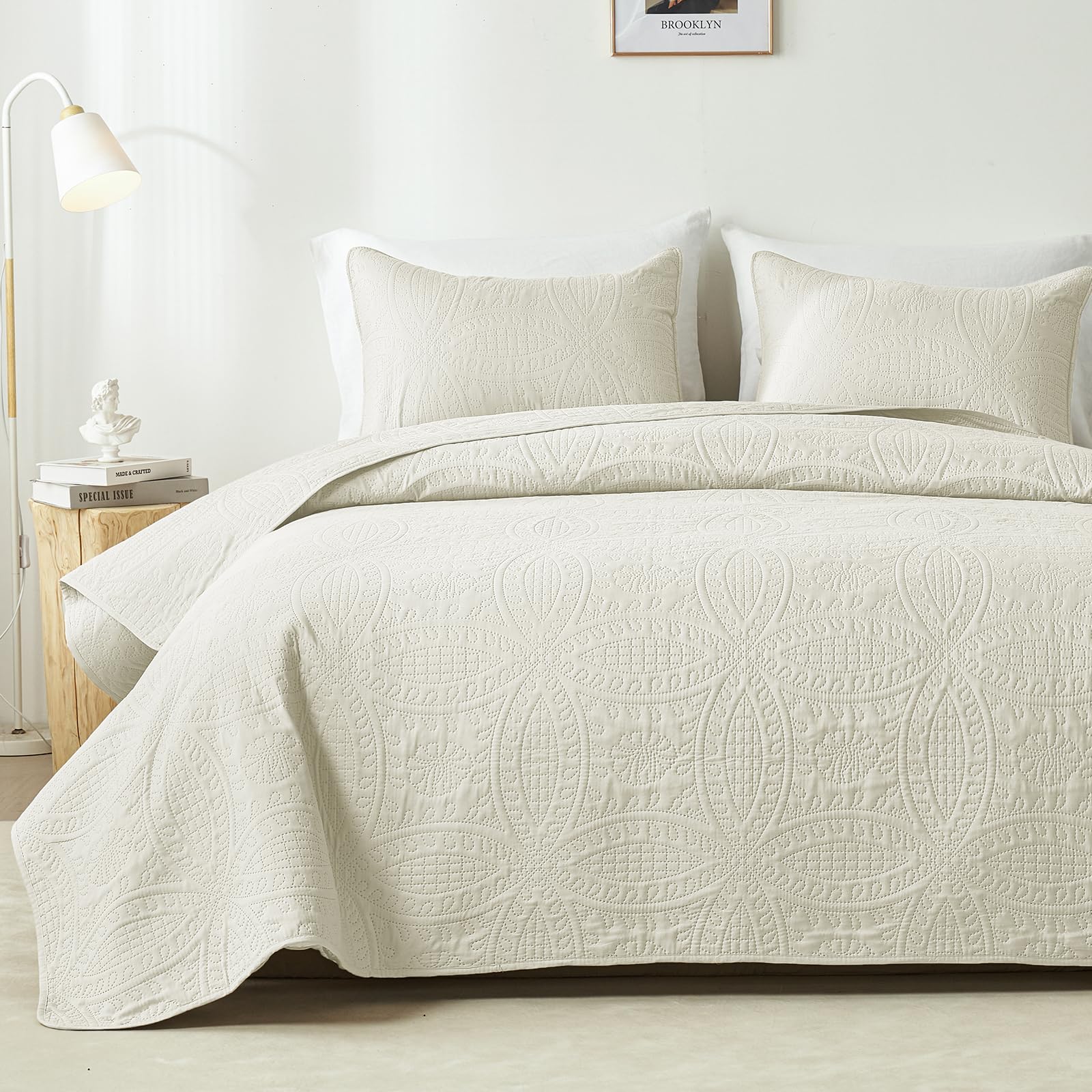 akkialla King/Cal King Quilt Set,Cream Lightweight Bedspread with Coin Pattern, Soft Microfiber Coverlet for All Seasons, Breathable and Skin-Friendly Fabric (1 Quilt, 2 Pillow Shams)