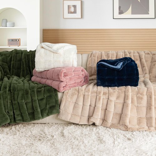 Touchat Faux Fur Throw Blanket, Luxury 1000GSM Ultra Thick Warm Rabbit Blanket for Couch Bed Sofa, 3D Checkered Pattern Soft Winter Heavy Minky Fluffy Blankets for Women Christmas Birthday Gift, White