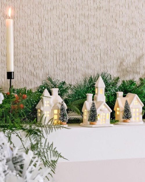 DN DECONATION Ceramic Village Houses Set - 3 White Porcelain Christmas Decor with Frosted Trees for Holiday Table Display