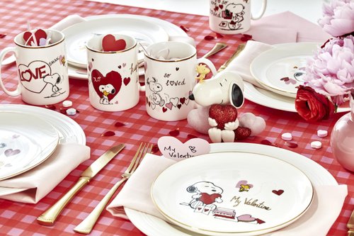 Lenox Dinnerware Set, Snoopy Valentine's Day Accent Plates Set, Service For 4, Porcelain Plates With 24K Gold Accents, Dishwasher And Microwave Safe, Dishes, Home And Kitchen (Assorted, 4 Pieces)