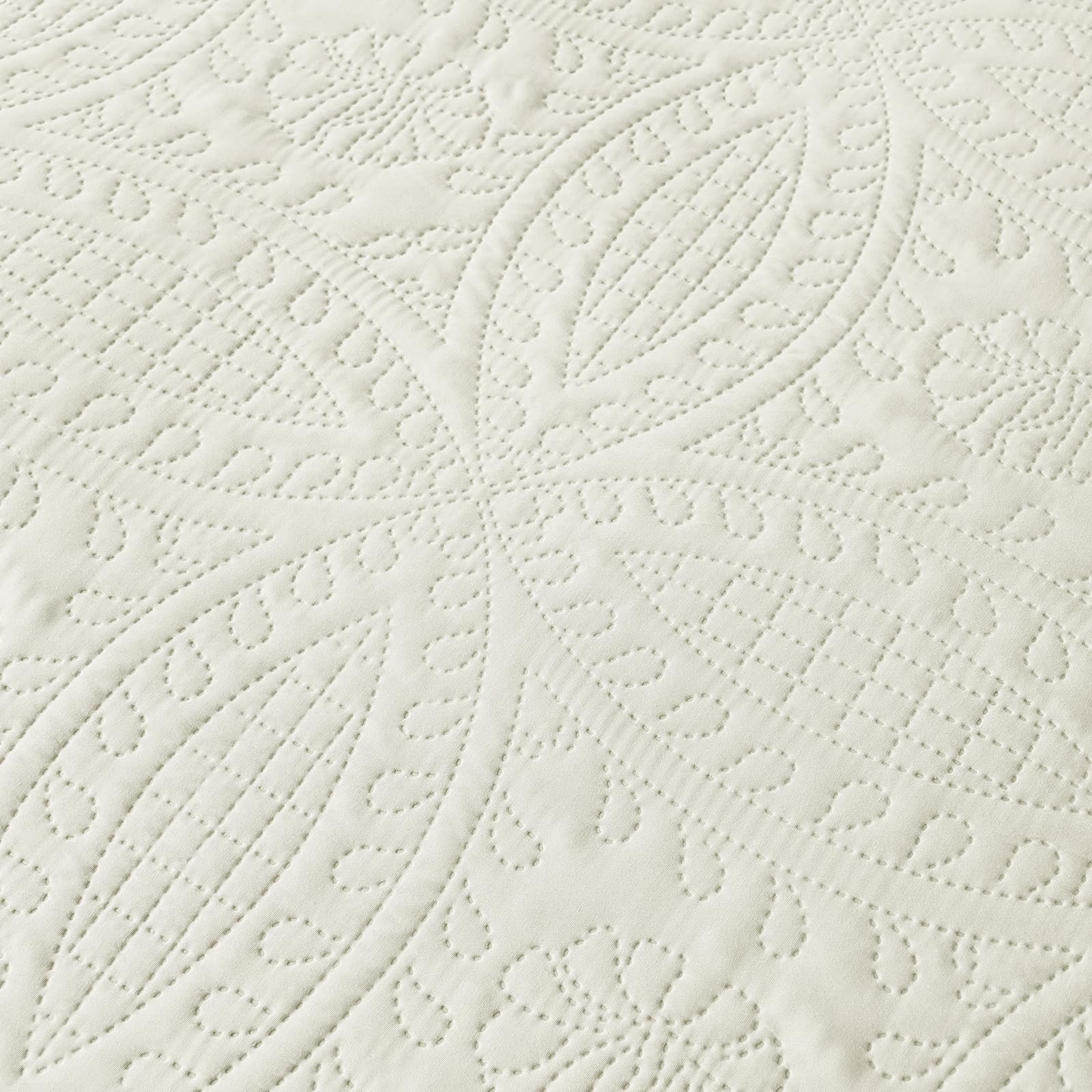 akkialla King/Cal King Quilt Set,Cream Lightweight Bedspread with Coin Pattern, Soft Microfiber Coverlet for All Seasons, Breathable and Skin-Friendly Fabric (1 Quilt, 2 Pillow Shams)