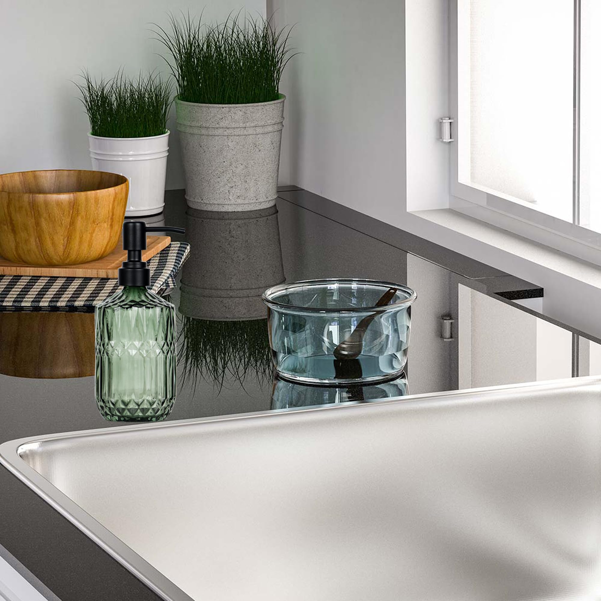 SDlumeiy 18 oz Dark Green Thick Glass Soap Dispenser with Black Rustproof Pump Refillable Bathroom, Kitchen Soap Dispenser for Hand Soap, Detergent, Lotion (Dark Green)