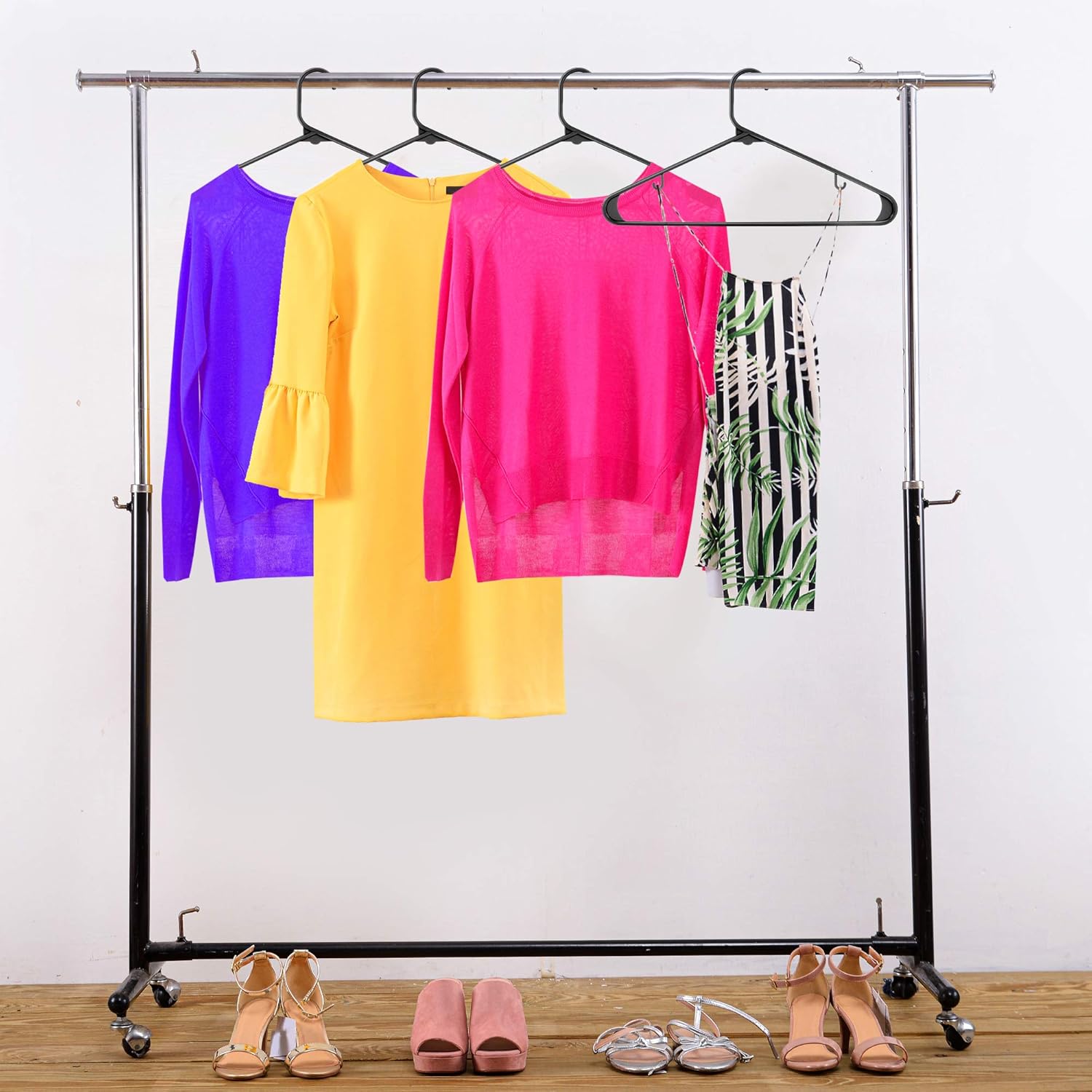 Utopia Home Plastic Hangers 20 Pack - Durable Space-Saving Closet Organizers - Ideal for Shirts, Pants & Coats (Black)