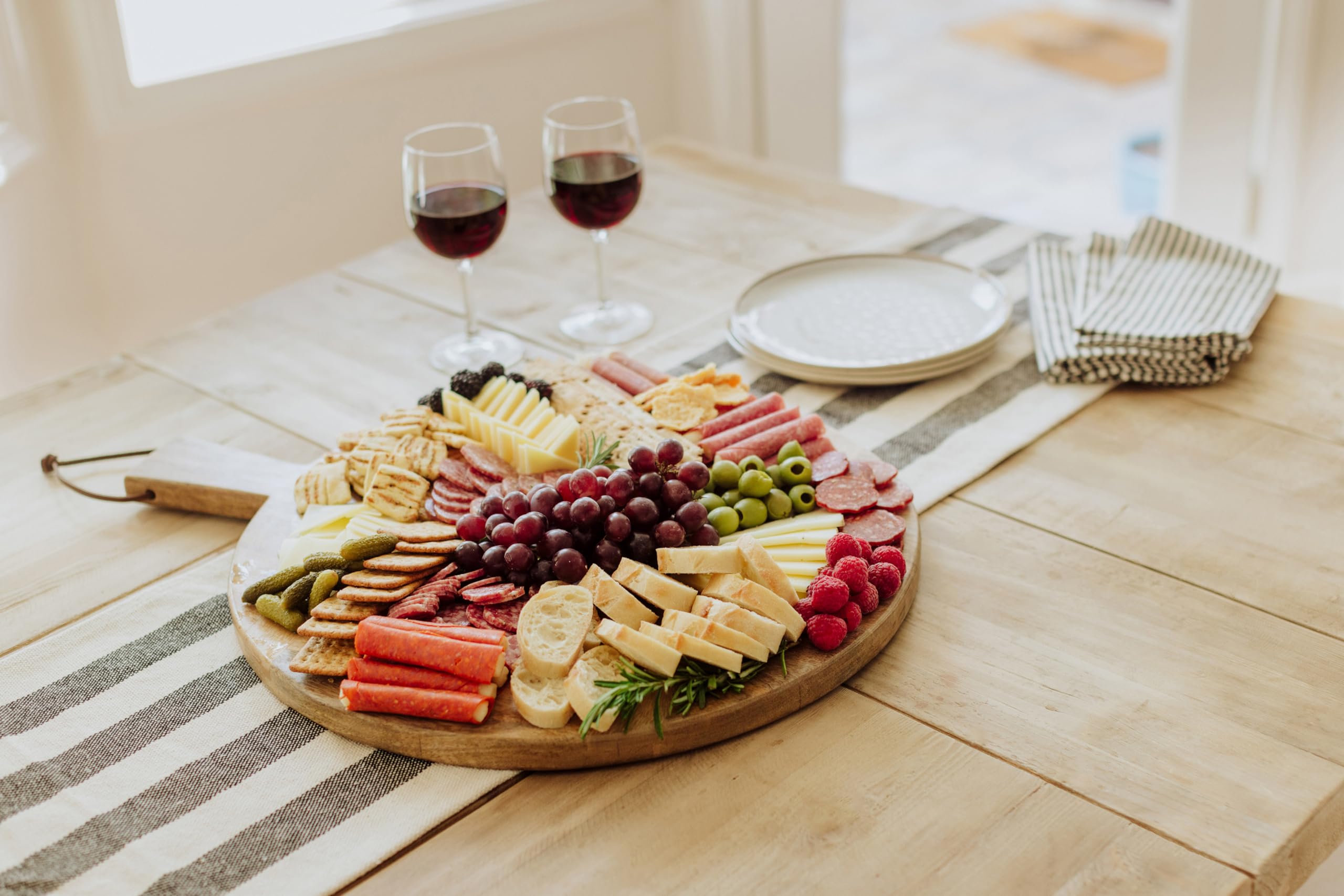 TOSCANA - a Picnic Time brand - Ravi Round Charcuterie Board, Wood Serving Platter, Cheese Board, (Mango Wood)