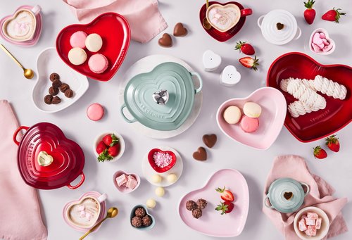Le Creuset Stoneware Mini Round Cocotte, 8oz., Peche with Gold Heart Knob