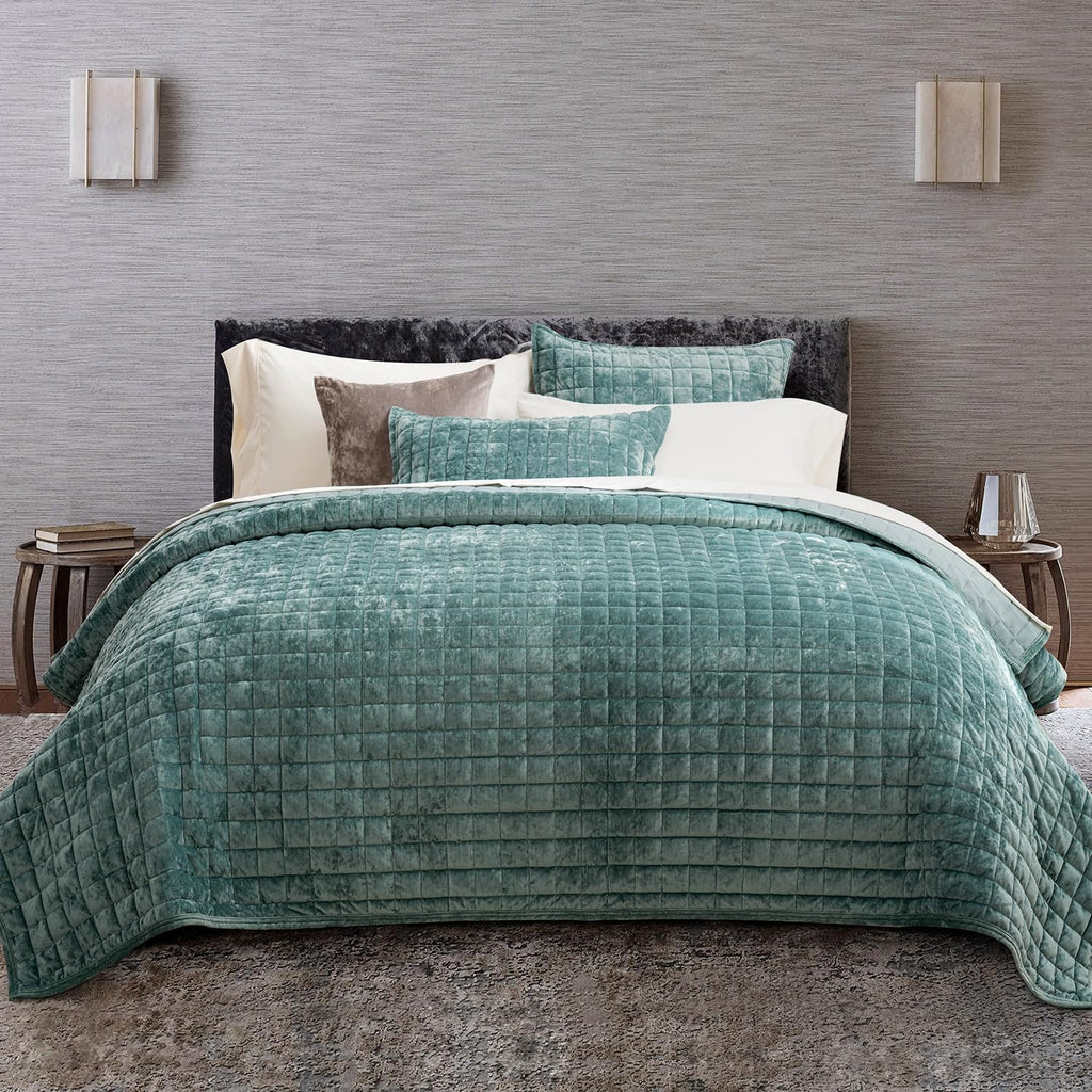 RECYCO Luxury Velvet Quilt Set - Twin/Twin XL Lightweight Comforter with 1 Pillow Sham - Aqua Green