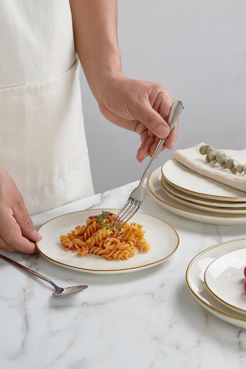 famiware Dinner Plates Set of 6, 10.25 inch Pasta Plate, Ocean Round Stoneware Dessert Plates Dish Set for Kitchen Microwave Dishwasher Safe, Scratch Resistant, Vanilla White