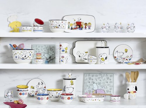 Lenox Dinnerware Set, Snoopy Valentine's Day Accent Plates Set, Service For 4, Porcelain Plates With 24K Gold Accents, Dishwasher And Microwave Safe, Dishes, Home And Kitchen (Assorted, 4 Pieces)