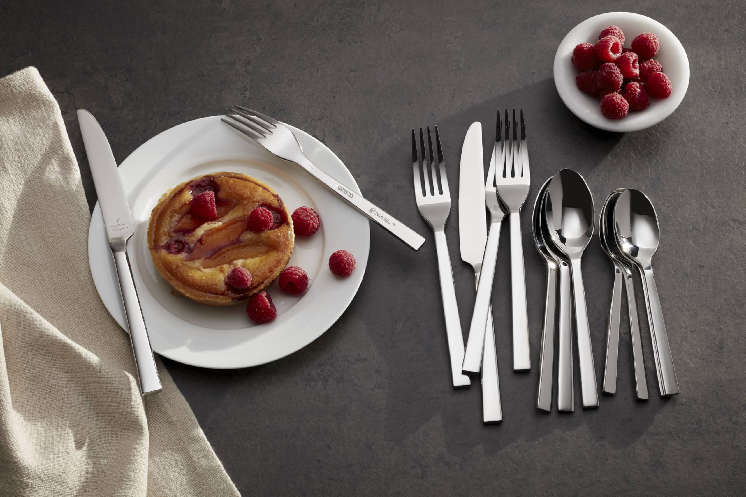 Oneida Silverware Set, Chefs Table 20 Piece Everyday Flatware Set, Service For 4, 18/0 Stainless Steel, Dishwasher Safe, Knives Spoons And Forks Sets, Home And Kitchen Utensils (Silver, 20 Piece)
