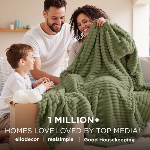 Bedsure GentleSoft Fleece King Blanket - Cozy Soft Throw for Couch, Moss Color, 108x90 Inches