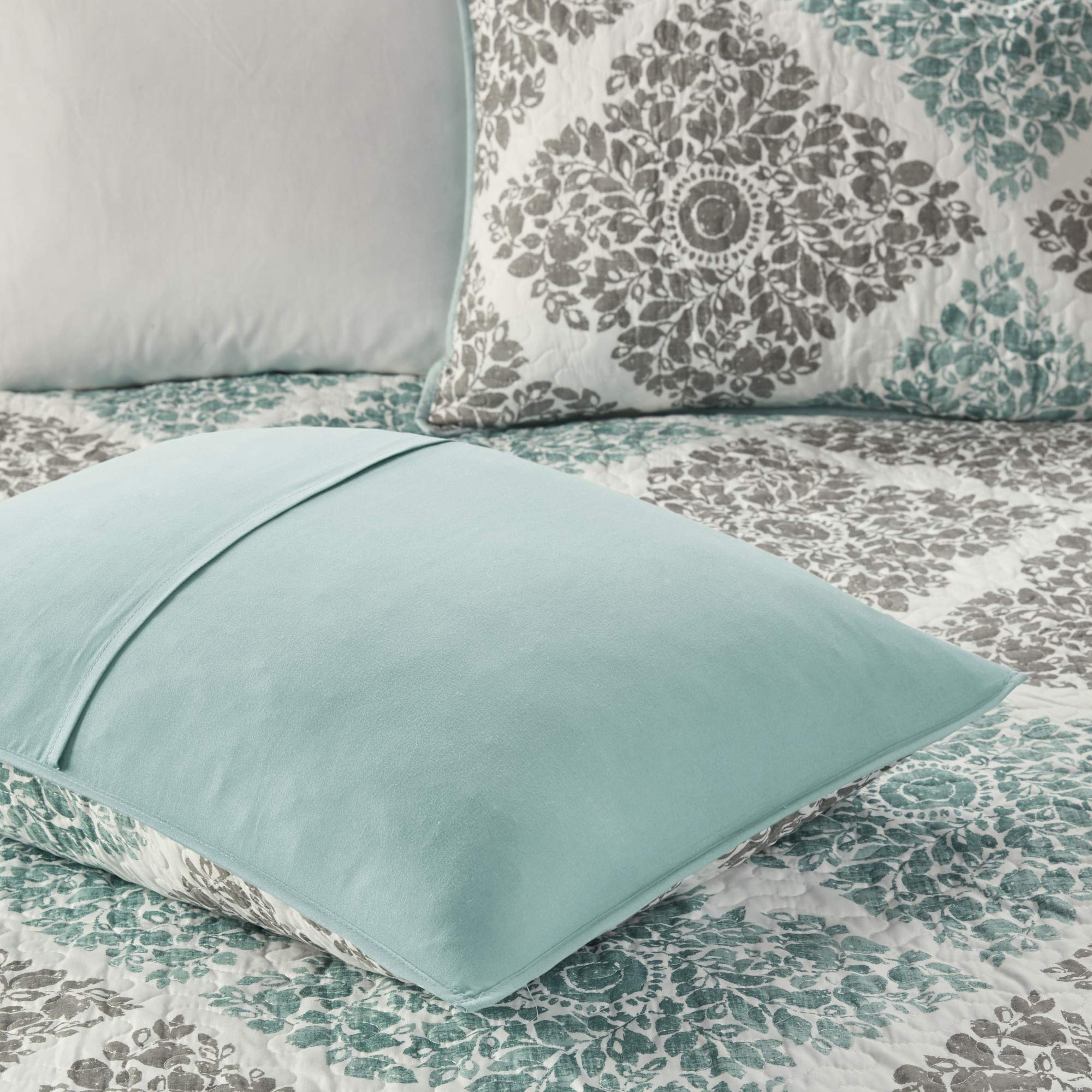Madison Park Claire Quilt Modern Design - All Season, Breathable Coverlet Lightweight Bedding Set, Matching Shams, Decorative Pillow, Full/Queen (90 in x 90 in), Diamond Aqua 6 Piece