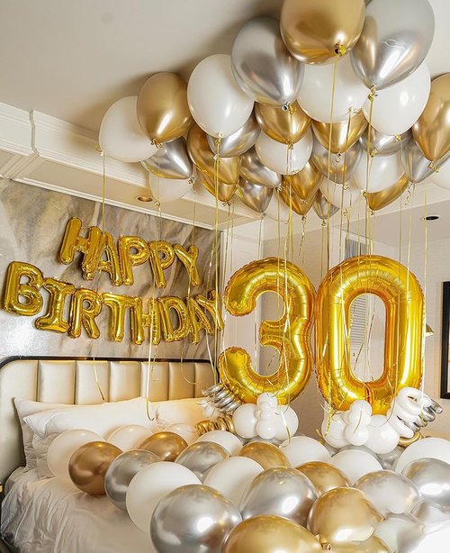 Gold Number 26 Balloon - 40 Inch Golden Birthday Decoration for 26th Anniversary Celebrations