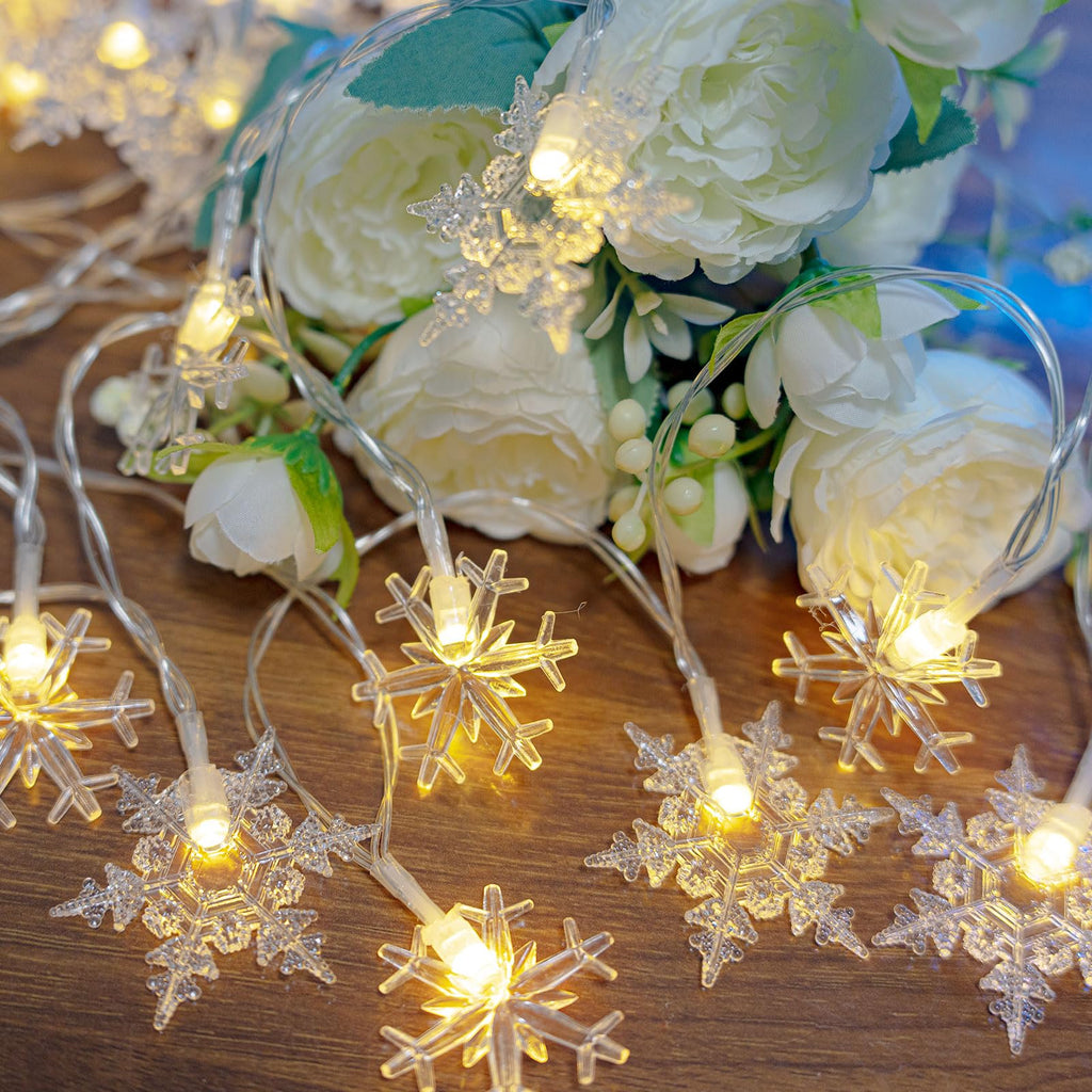 Snowflake Lights, 20 FT 40 LED Battery Operated Christmas Lights with Remote, 8 Modes Timer Waterproof Fairy String Lights Indoor Outdoor Bedroom Room Patio Garden Xmas Tree Decorations (Warm White)