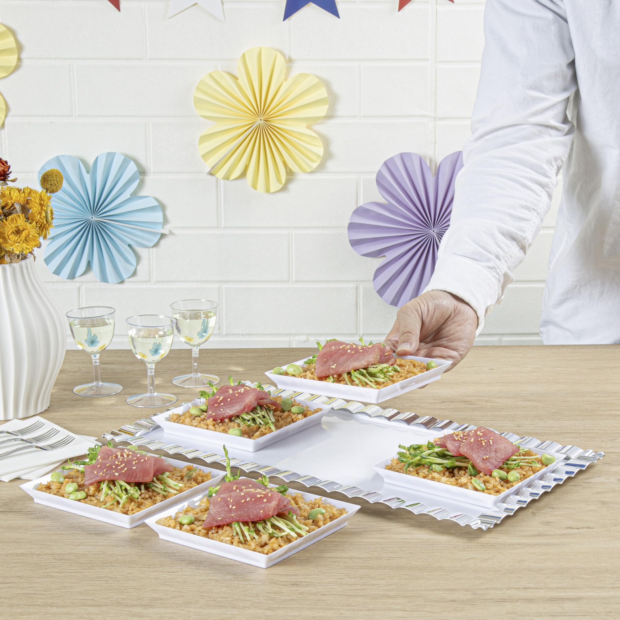 Restaurantware 5 x 5 Inch Mini Tasting Plates 100 Disposable Square Plastic Plates - Durable Stylish White Plastic Hors D'oeuvre Serving Plates For Desserts Or Appetizers At Parties