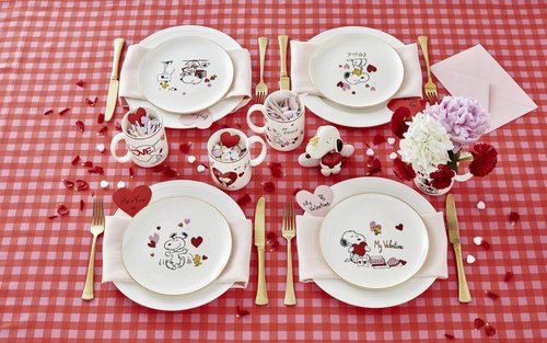 Lenox Dinnerware Set, Snoopy Valentine's Day Accent Plates Set, Service For 4, Porcelain Plates With 24K Gold Accents, Dishwasher And Microwave Safe, Dishes, Home And Kitchen (Assorted, 4 Pieces)