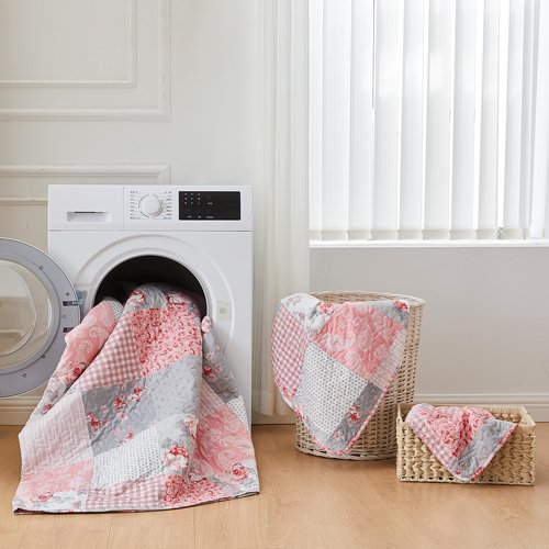 Oversized Alaska King Size Quilt Set Pink Grey Floral Plaid Patchwork Quilt 132x120 Extra Wide Super Reversible Quilted Bedspread Coverlet 3-Piece Comforter Bedding Set Bed Cover with 2 Pillow Shams