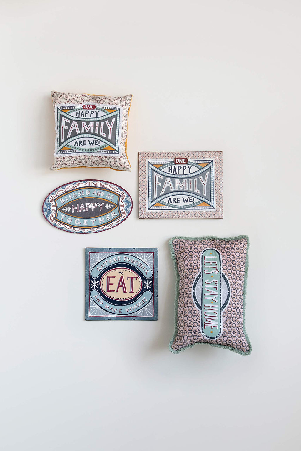 Creative Co-Op One Happy Family are We! Reversible Cotton Stamp Pillow with Solid Back (DF2555)