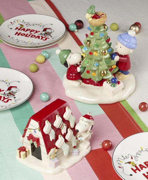Lenox Snoopy's Christmas Figurine - Charming Holiday Decor for Peanuts Fans | Indoor Display