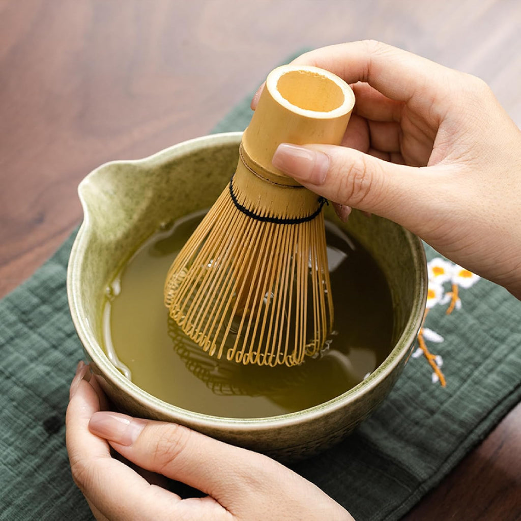 Skiennix Matcha Bowl - 500 ml Ceramic Chawan with Spout for Mixing Matcha, Salad, Soup & Tea | Matcha Green
