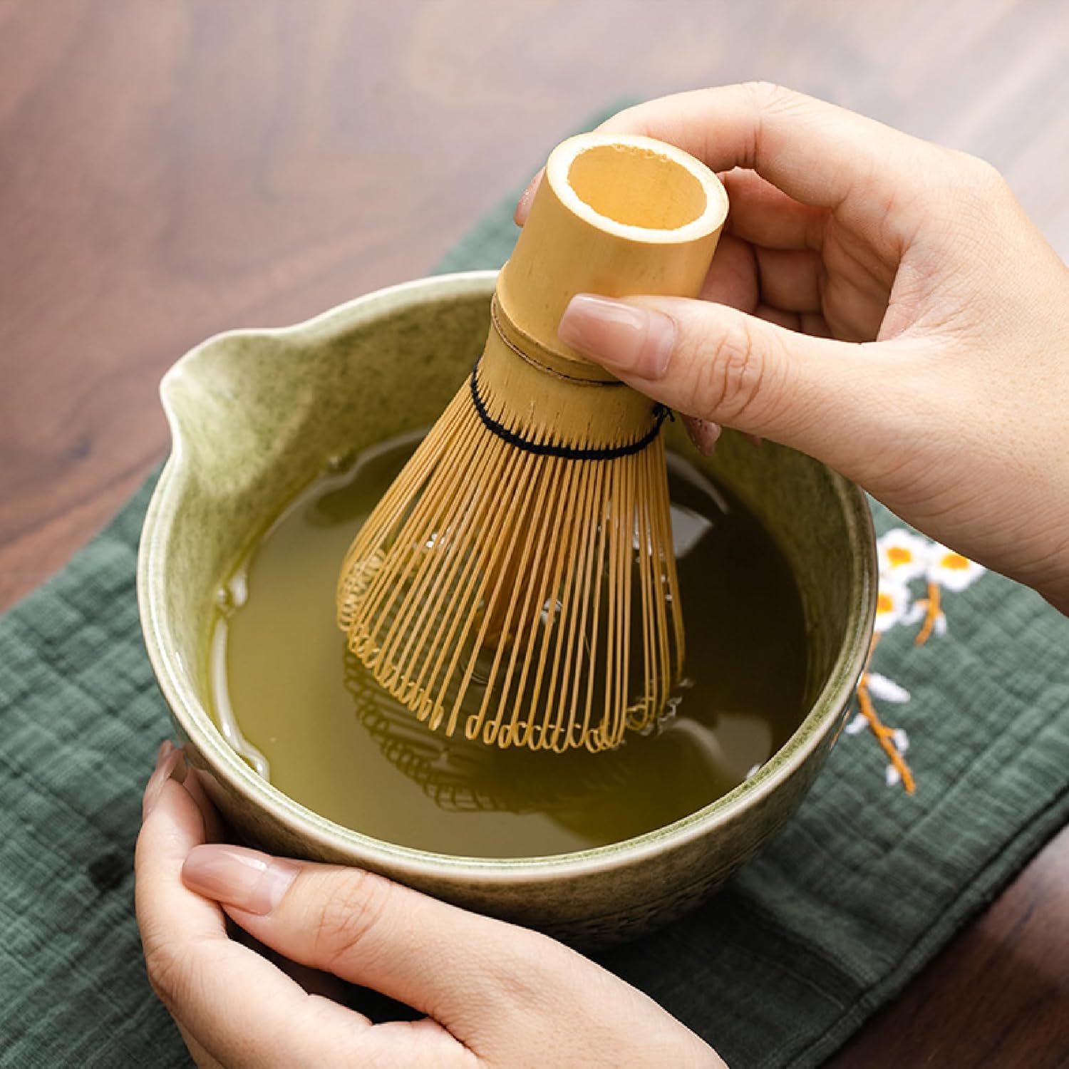 Skiennix Matcha Bowl - 500 ml Ceramic Chawan with Spout for Mixing Matcha, Salad, Soup & Tea | Matcha Green