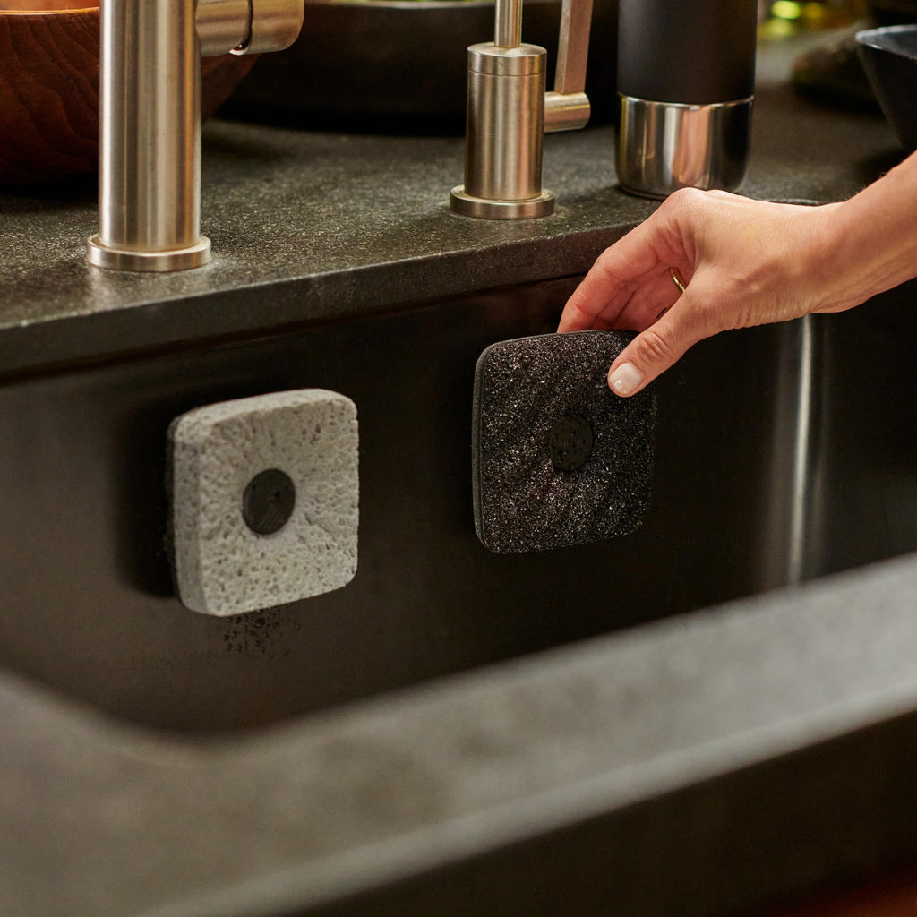 Curio Home Goods Ionic Non-Scratch Dish Sponges with Magnetized Holder, Odor Resistant Synthetic Scrub Sponges, 3 Pack, Black